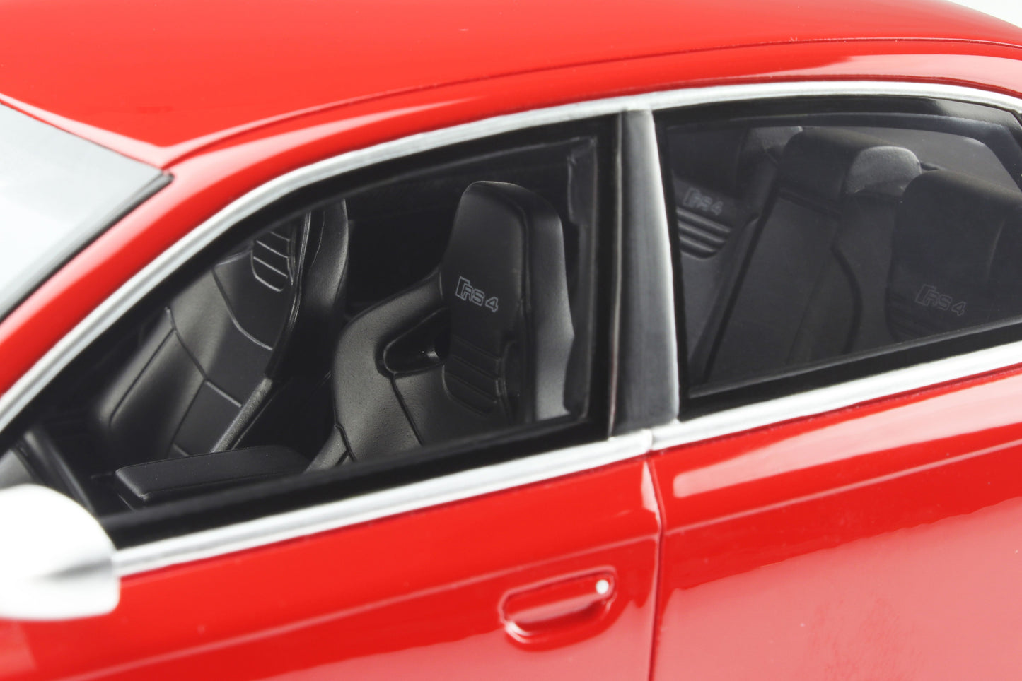 OTTO 1:18 2005 Audi RS 4 (B7) 4.2 FSI Misano Red OT400