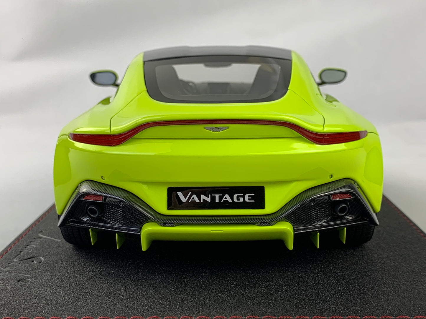 Frontiart AvanStyle 1:18 Aston Martin Vantage 2018 AS032-150