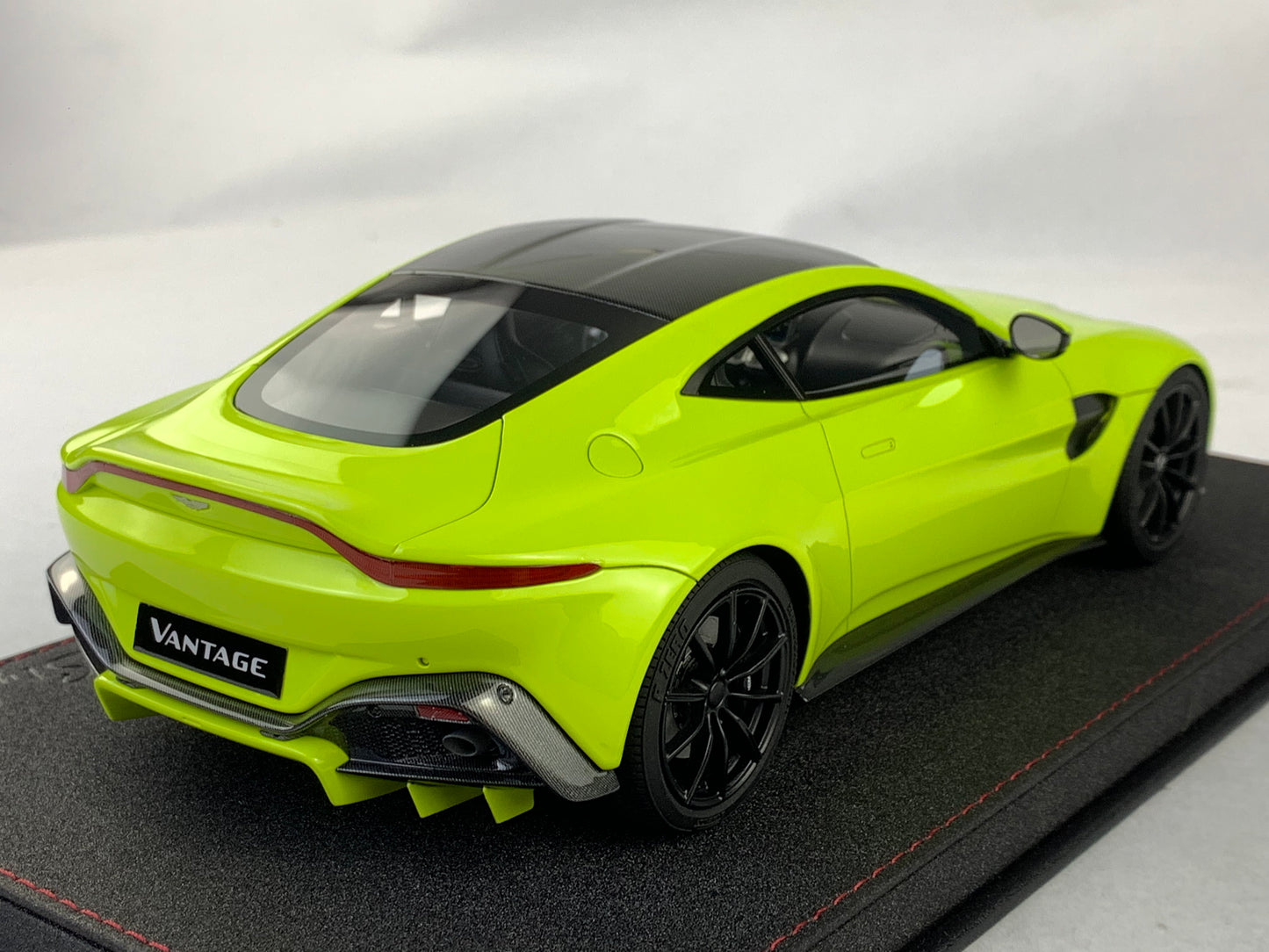 Frontiart AvanStyle 1:18 Aston Martin Vantage 2018 AS032-150