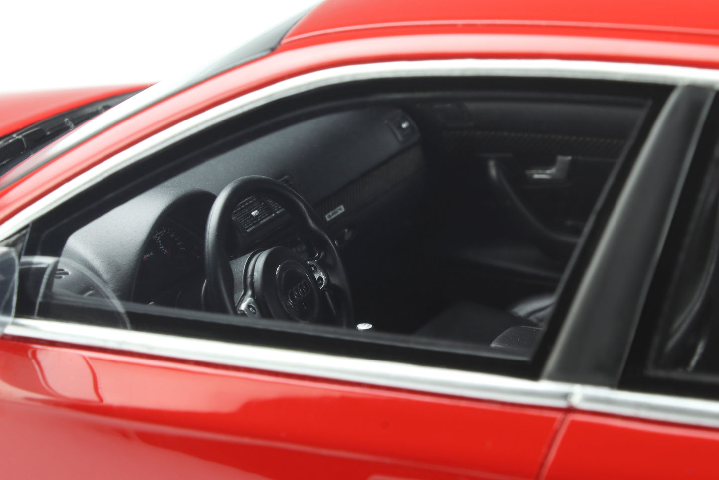 OTTO 1:18 2005 Audi RS 4 (B7) 4.2 FSI Misano Red OT400