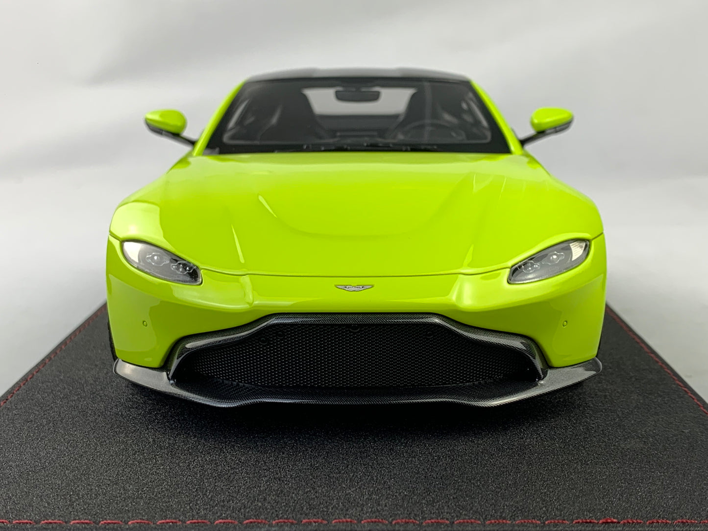 Frontiart AvanStyle 1:18 Aston Martin Vantage 2018 AS032-150