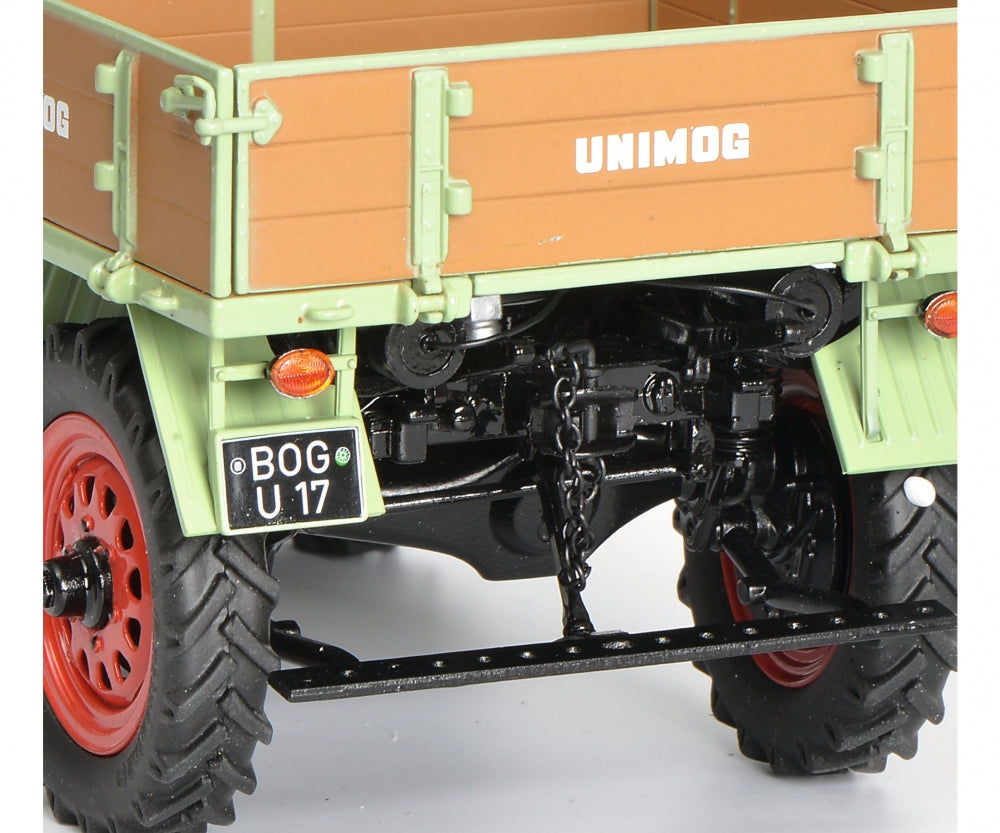 Schuco 1/18 Mercedes-Benz Unimog U401 with boar green 450014700