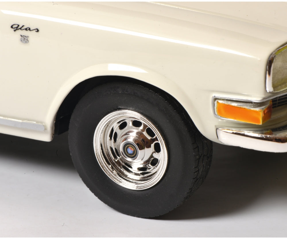 Schuco 1:18 BMW Glas 2600 V8 1966 white 450020700