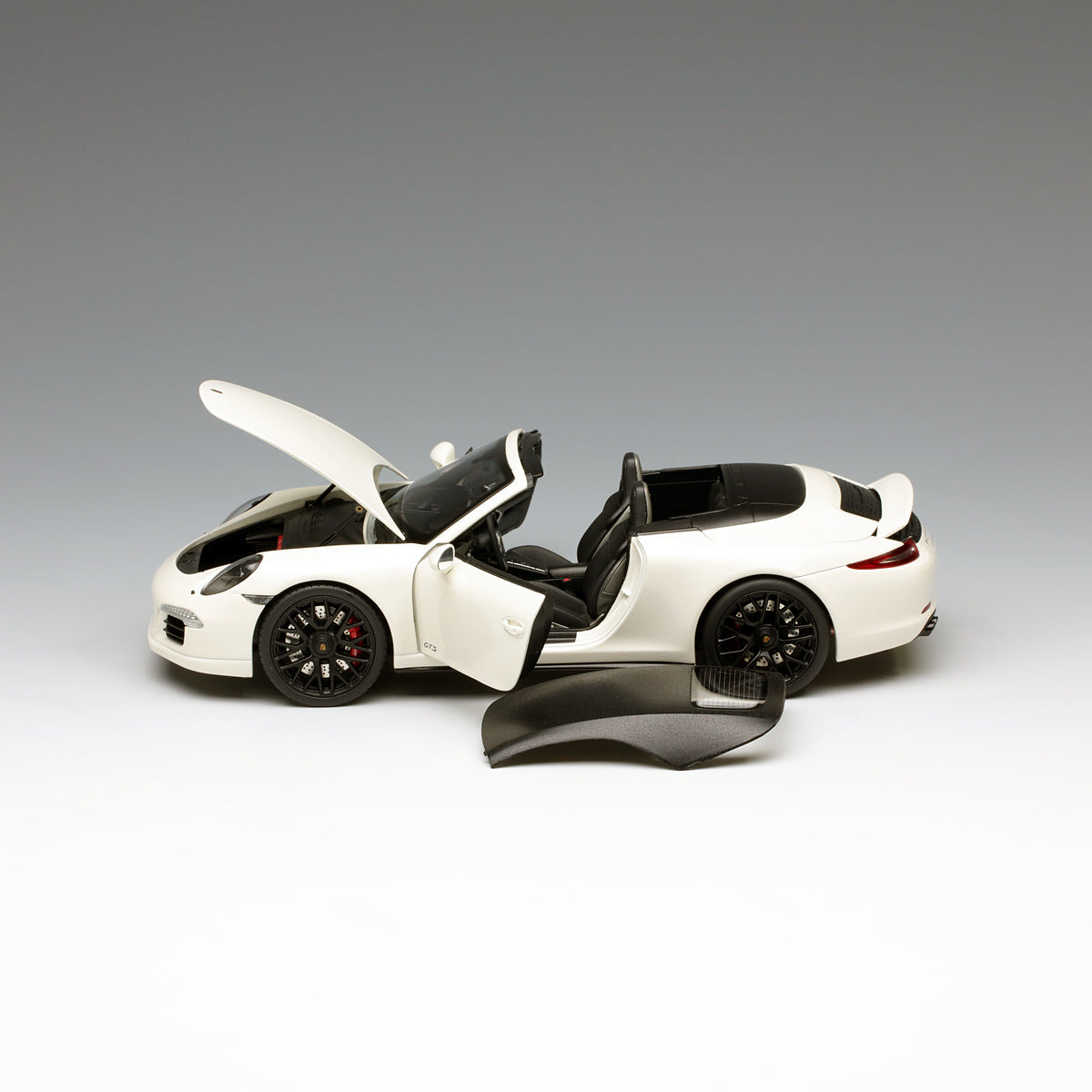 Schuco 1:18 Porsche 911 Carrera GTS Cabriolet White 450039500