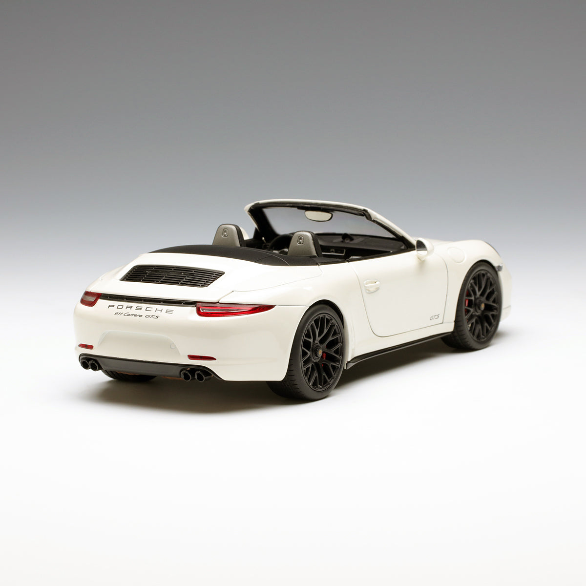 Schuco 1:18 Porsche 911 Carrera GTS Cabriolet White 450039500