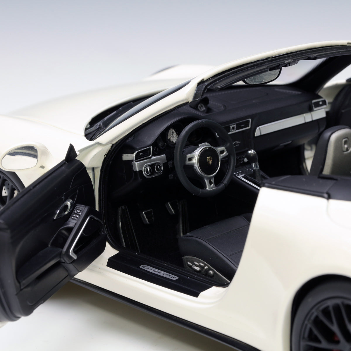 Schuco 1:18 Porsche 911 Carrera GTS Cabriolet White 450039500