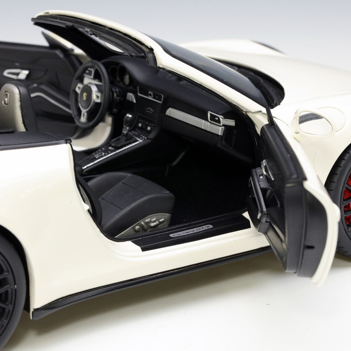 Schuco 1:18 Porsche 911 Carrera GTS Cabriolet White 450039500