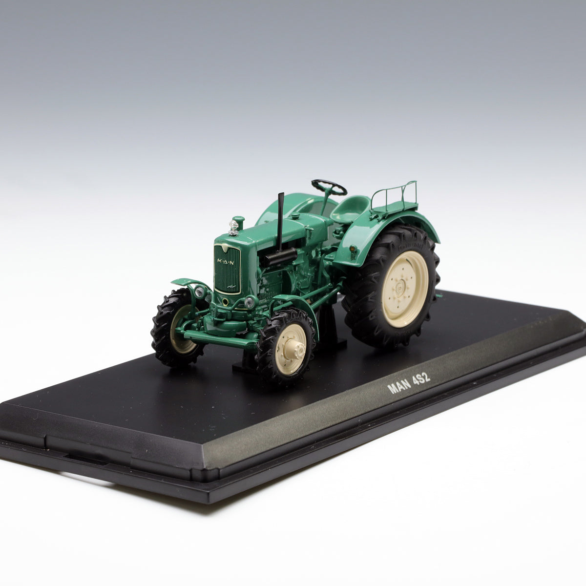 Schuco 1:43 Man 4S2 Tractor Green 450284600