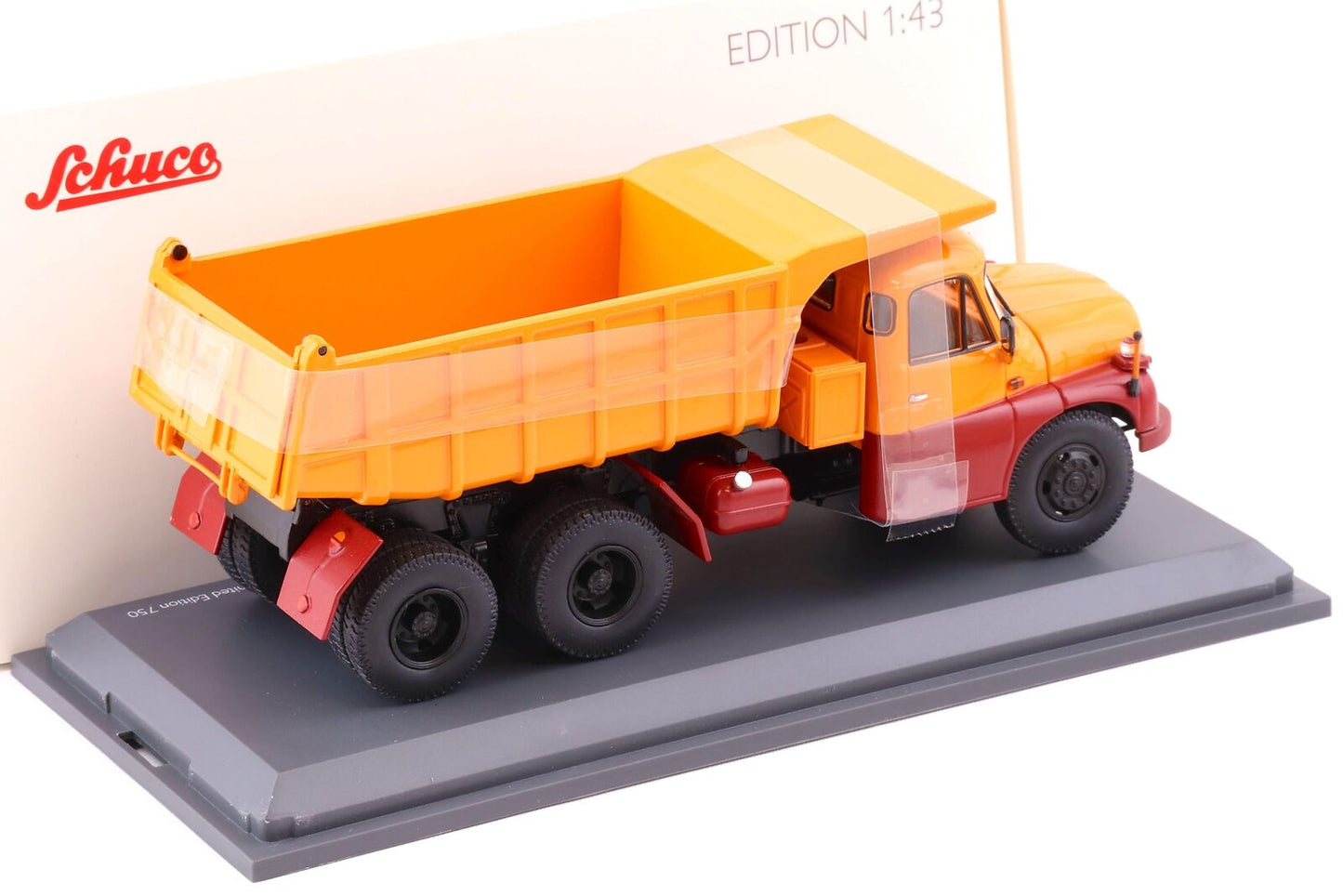 Schuco 1:43 Tatra T148 Dump Truck 450285000