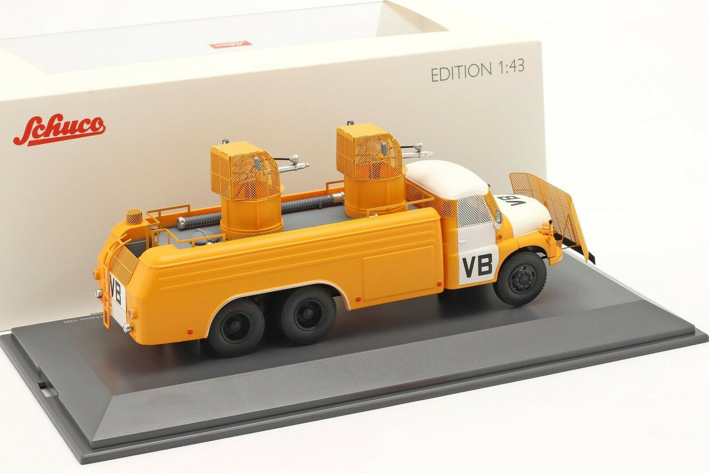 Schuco 1:43 Tatra T138 water cannon 450376000