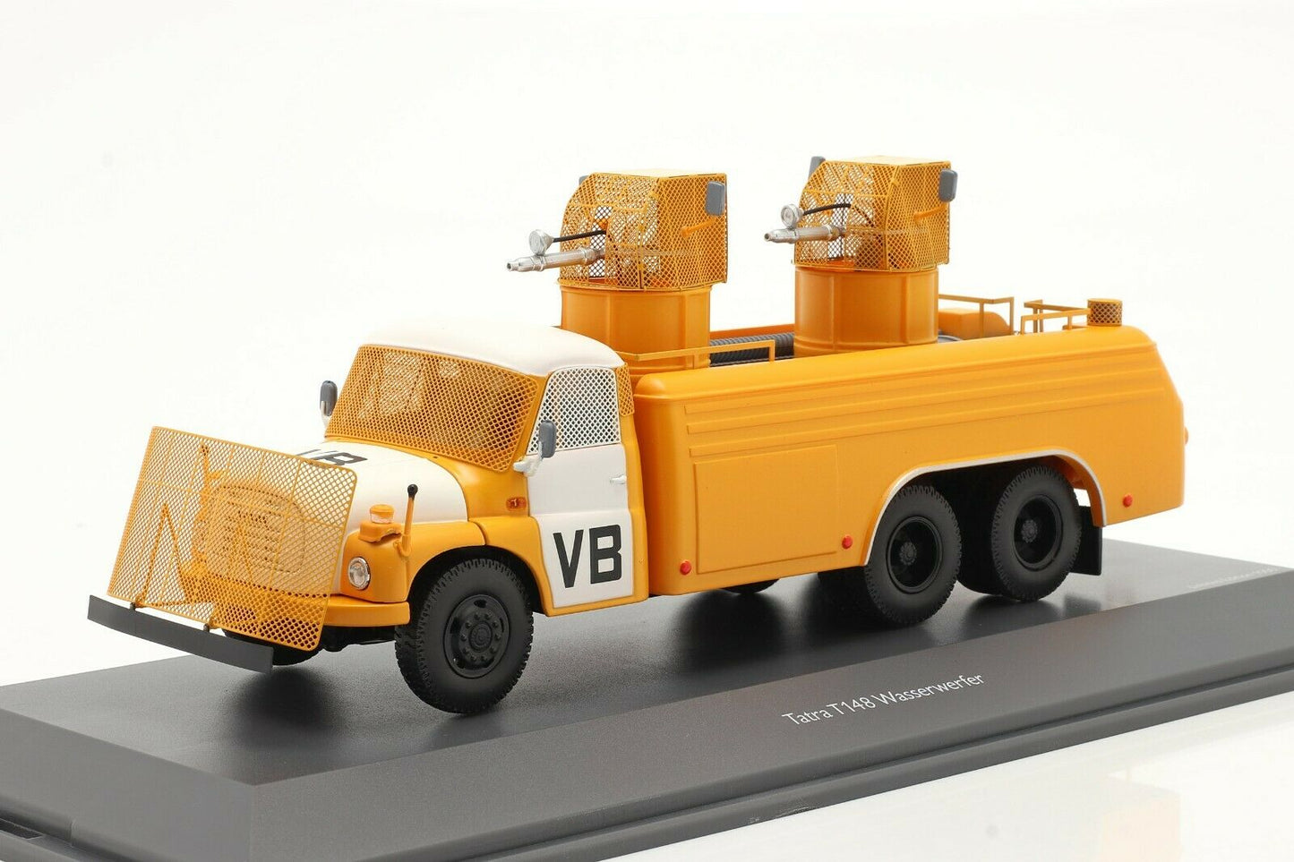 Schuco 1:43 Tatra T138 water cannon 450376000