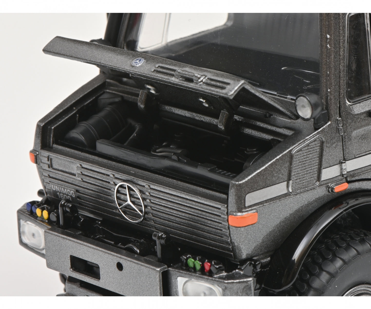 Schuco 1:32 Mercedes-Benz Unimog U1600 Gray 450775300