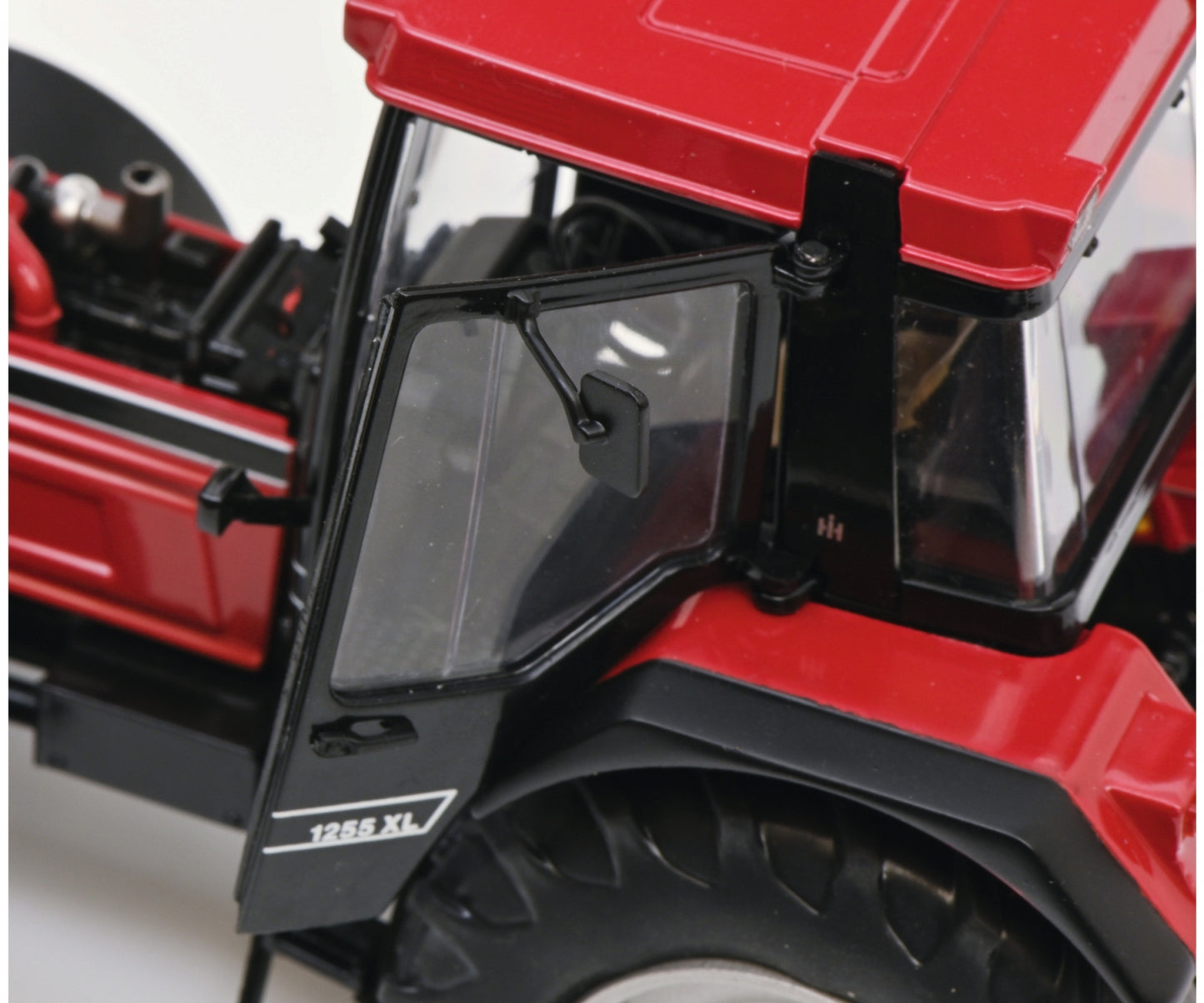 Schuco 1:32 Case International 1255 XL Tractor 450778700