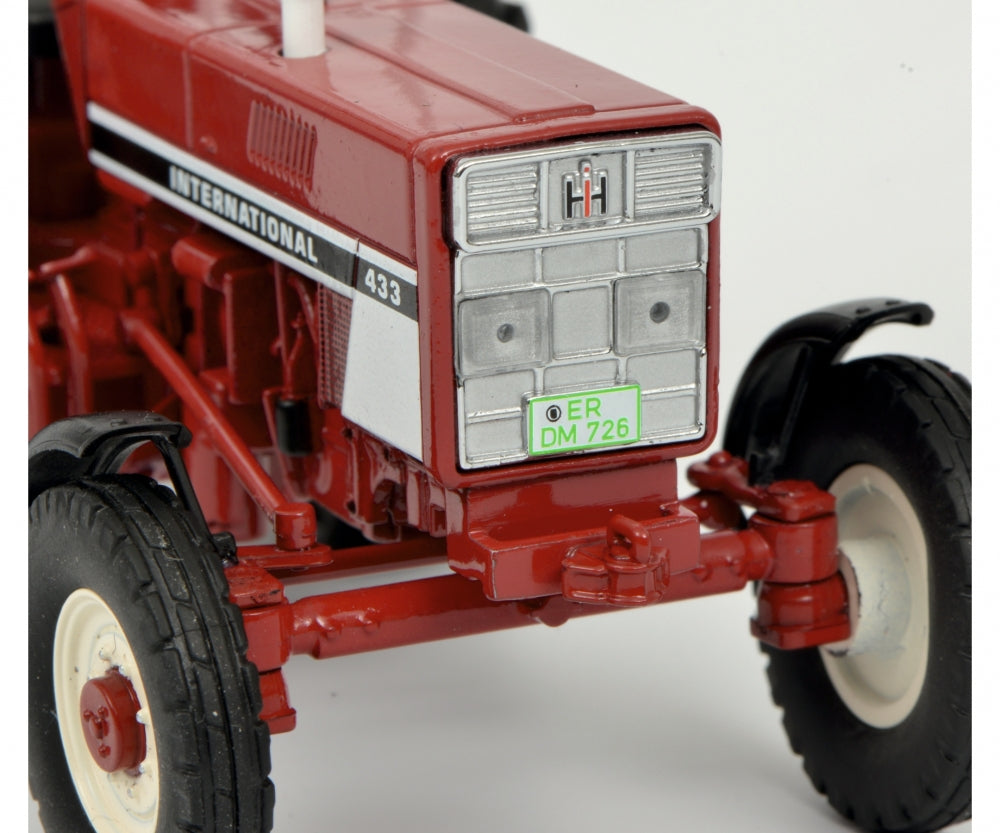 Schuco 1:32 International 433 with safety bar red tractor 450779300