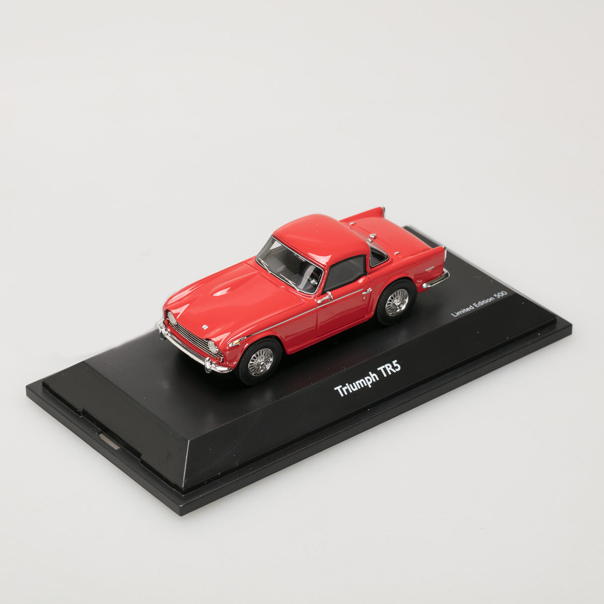 Schuco 1:43 Triumph TR5 with closed Surrey Top Red 450887300
