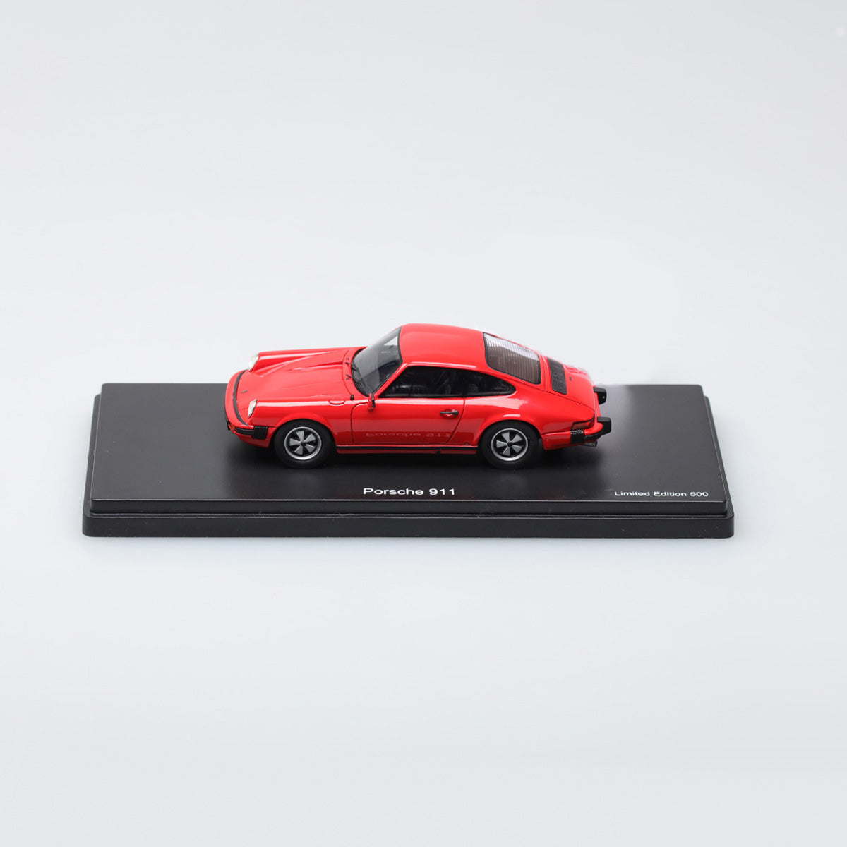 Schuco 1:43 Porsche 911 Coupe indian red 450891200