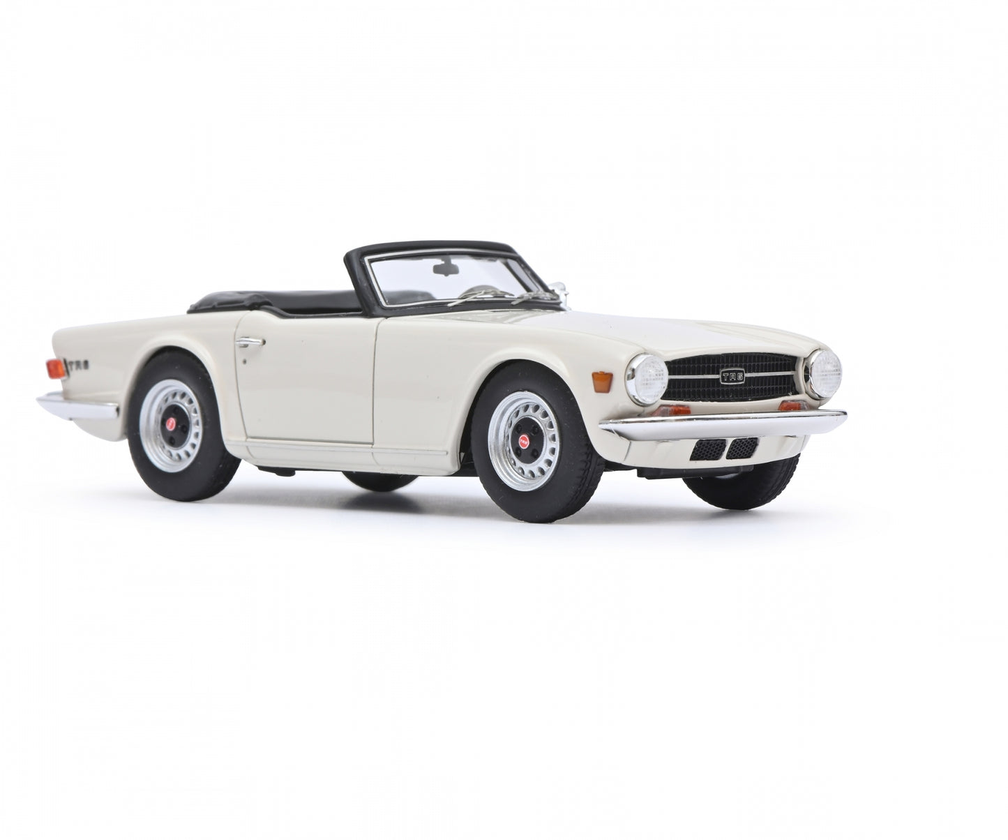 Schuco 1:43 Triumph TR6 White 450915100