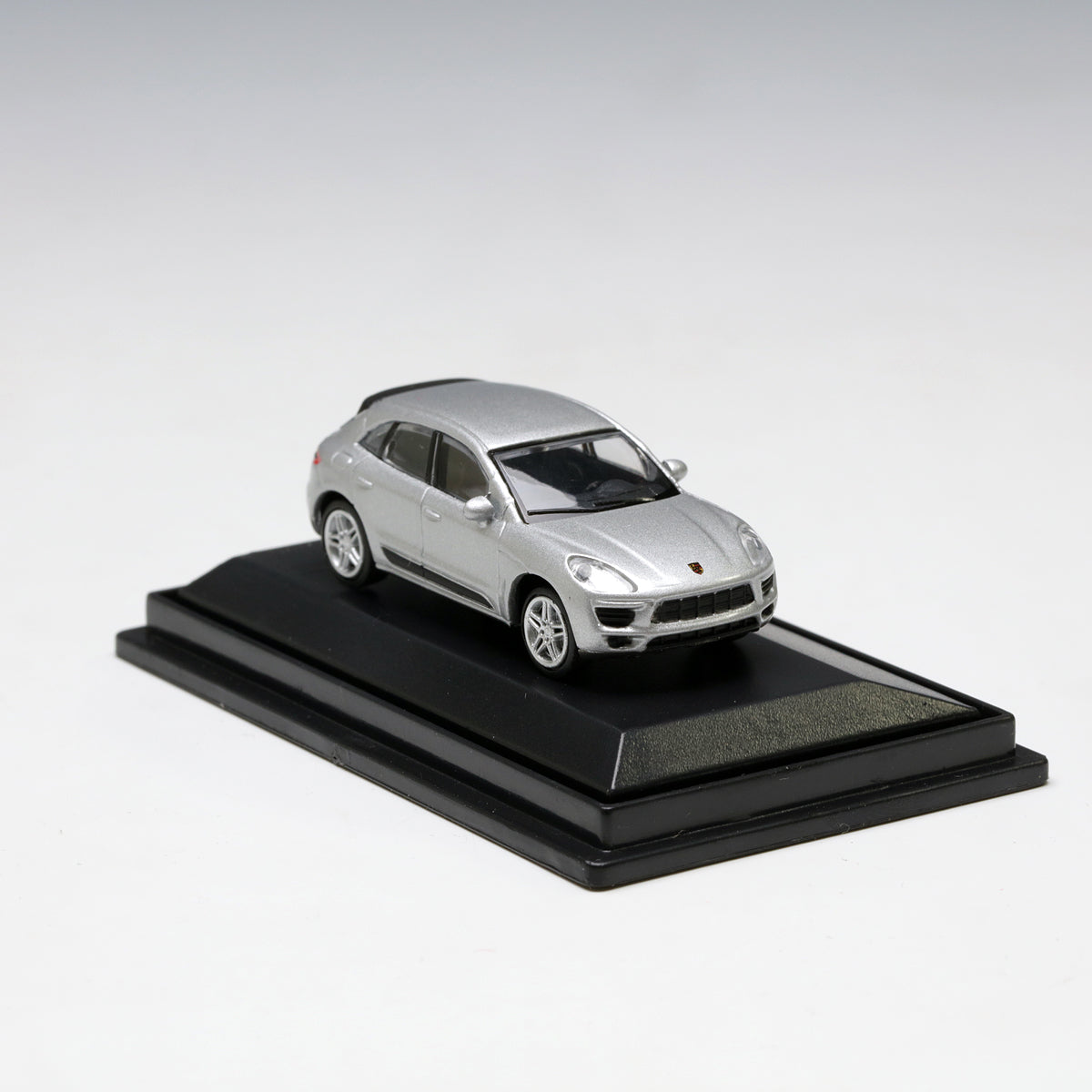 Schuco 1:87 Porsche Macan S Silver 452621500