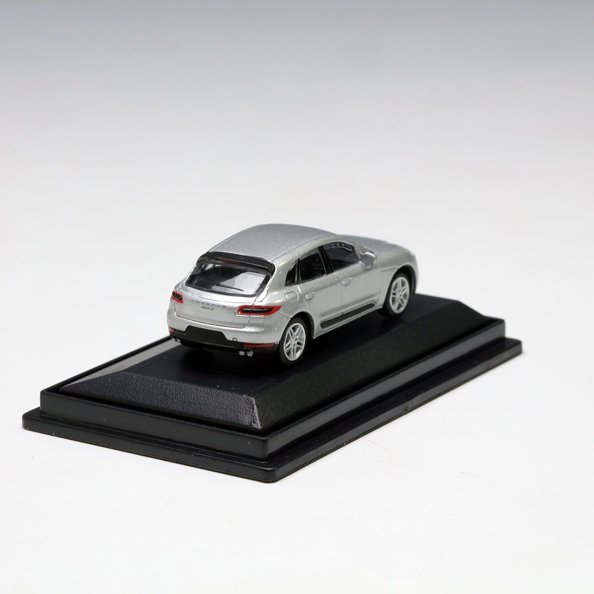 Schuco 1:87 Porsche Macan S Silver 452621500