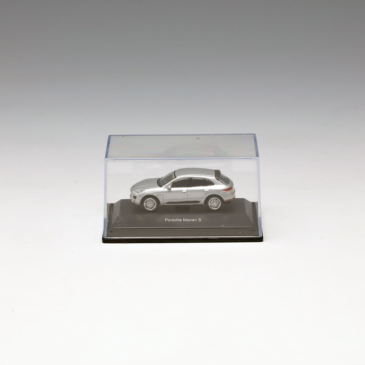 Schuco 1:87 Porsche Macan S Silver 452621500