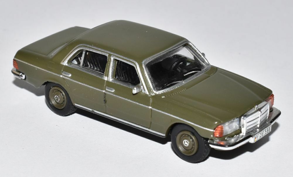 Schuco 1:87 Mercedes-Benz 230E 452666500