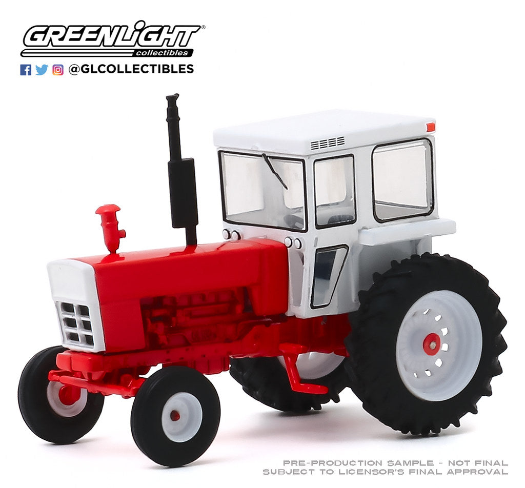 GreenLight 1:64 Down on the Farm Series 4 - 1973 Tractor with Closed Cab - Red and White 48040-A
