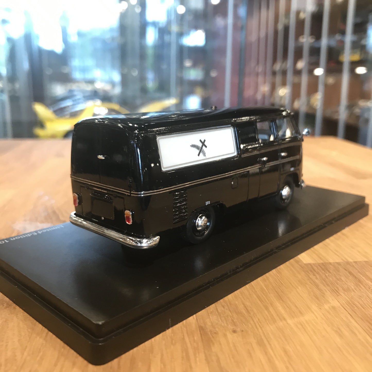 Schuco 1:43 Volkswagen T1 Bestattungswagen Black 450881100