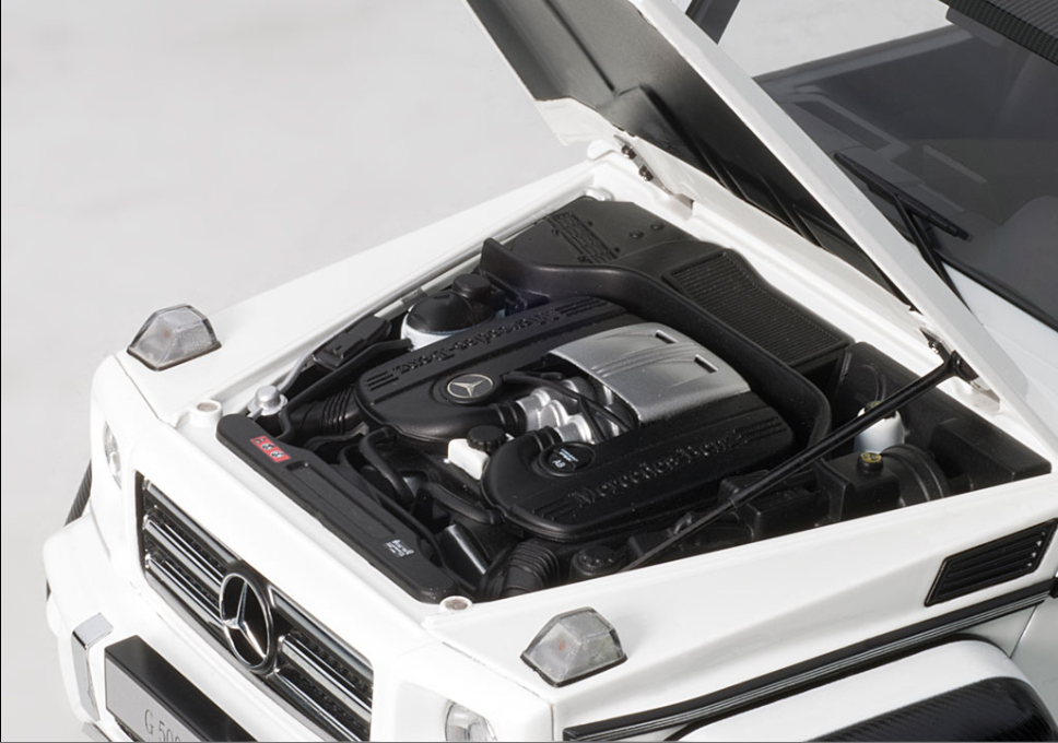 AUTOART 1/18 MERCEDES-BENZ G500 4X4 2 GLOSS WHITE 76316