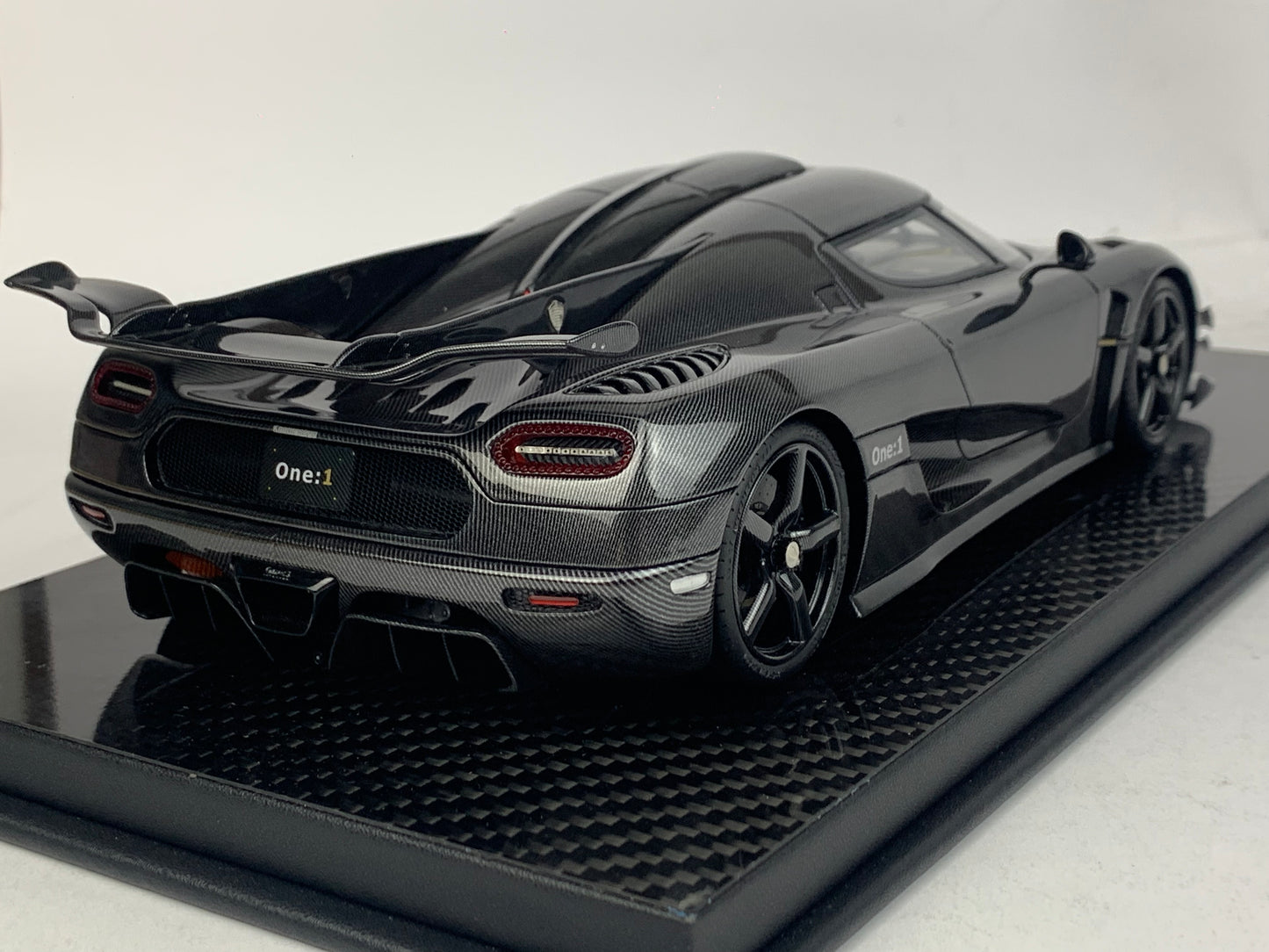 Frontiart 1:18 Koenigsegg one 1 Naked Carbon F033-174