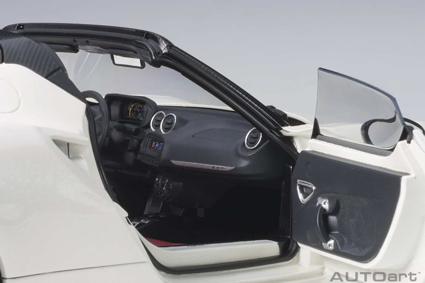 AUTOart 1:18 Alfa Romeo 4C Spider White 70141