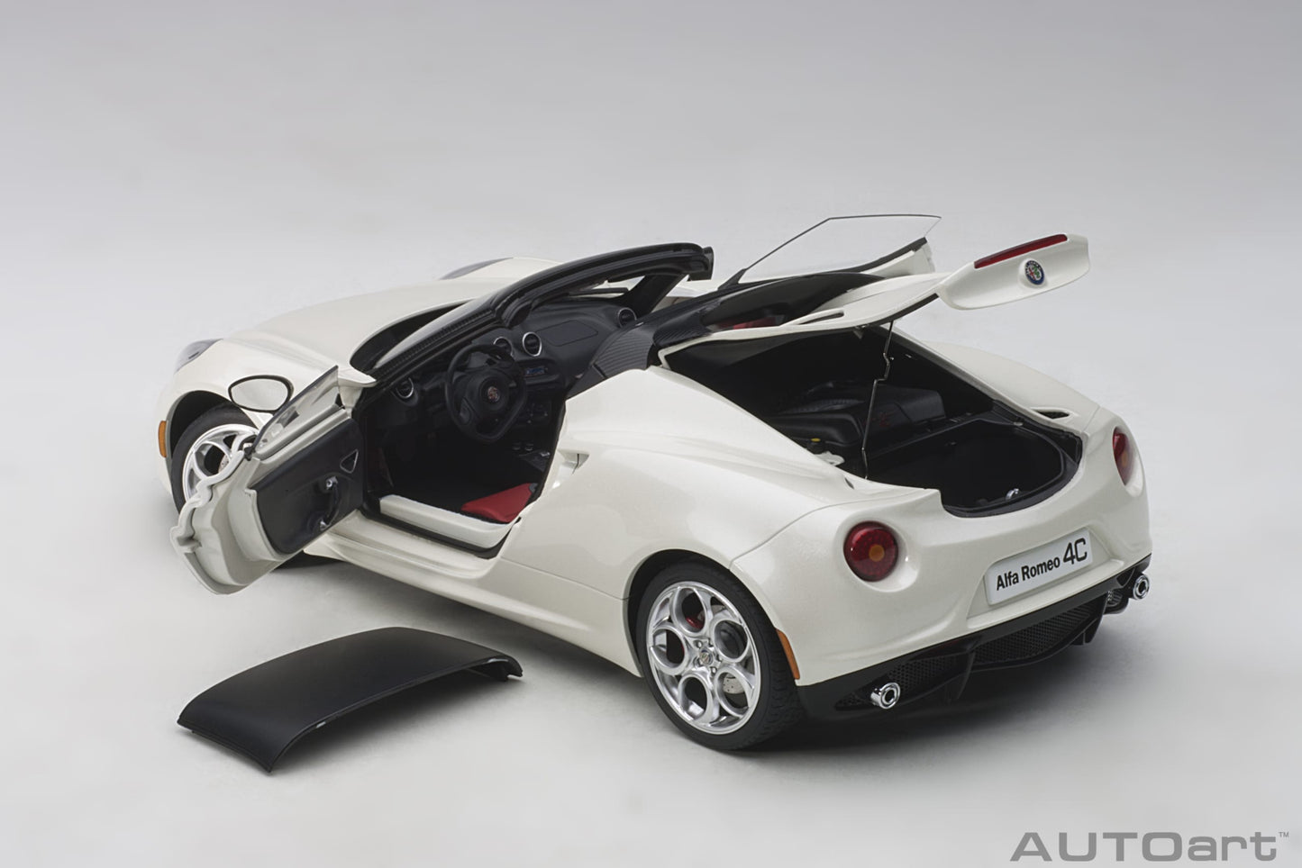 AUTOart 1:18 Alfa Romeo 4C Spider White 70141