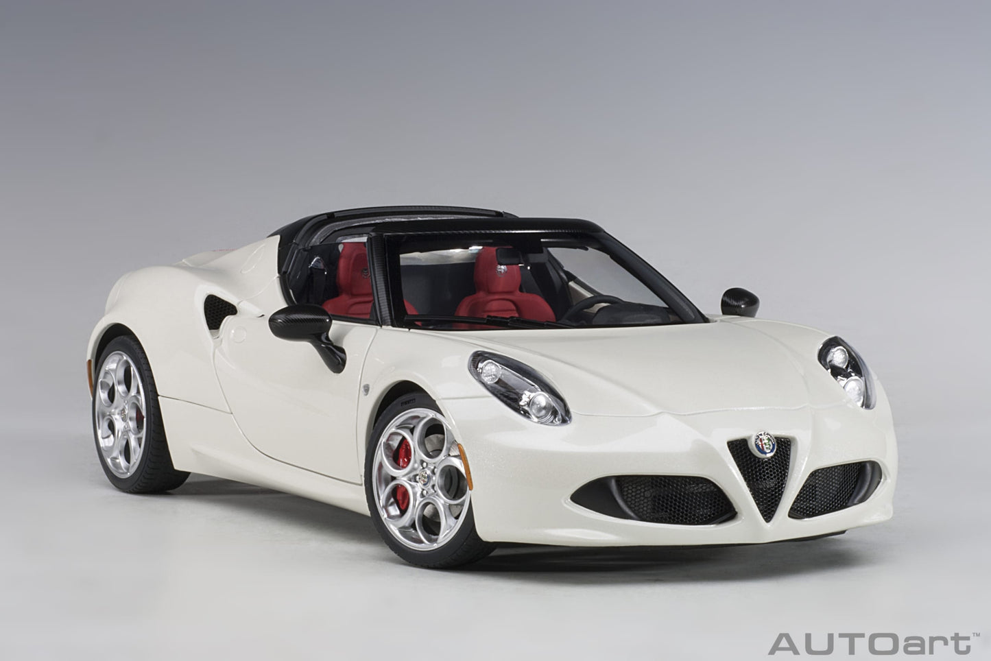 AUTOart 1:18 Alfa Romeo 4C Spider White 70141