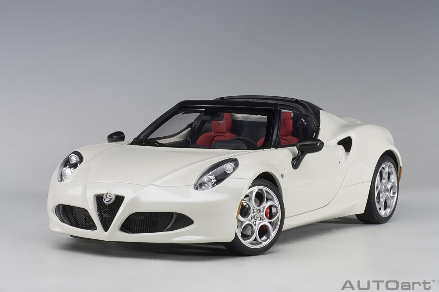 AUTOart 1:18 Alfa Romeo 4C Spider White 70141
