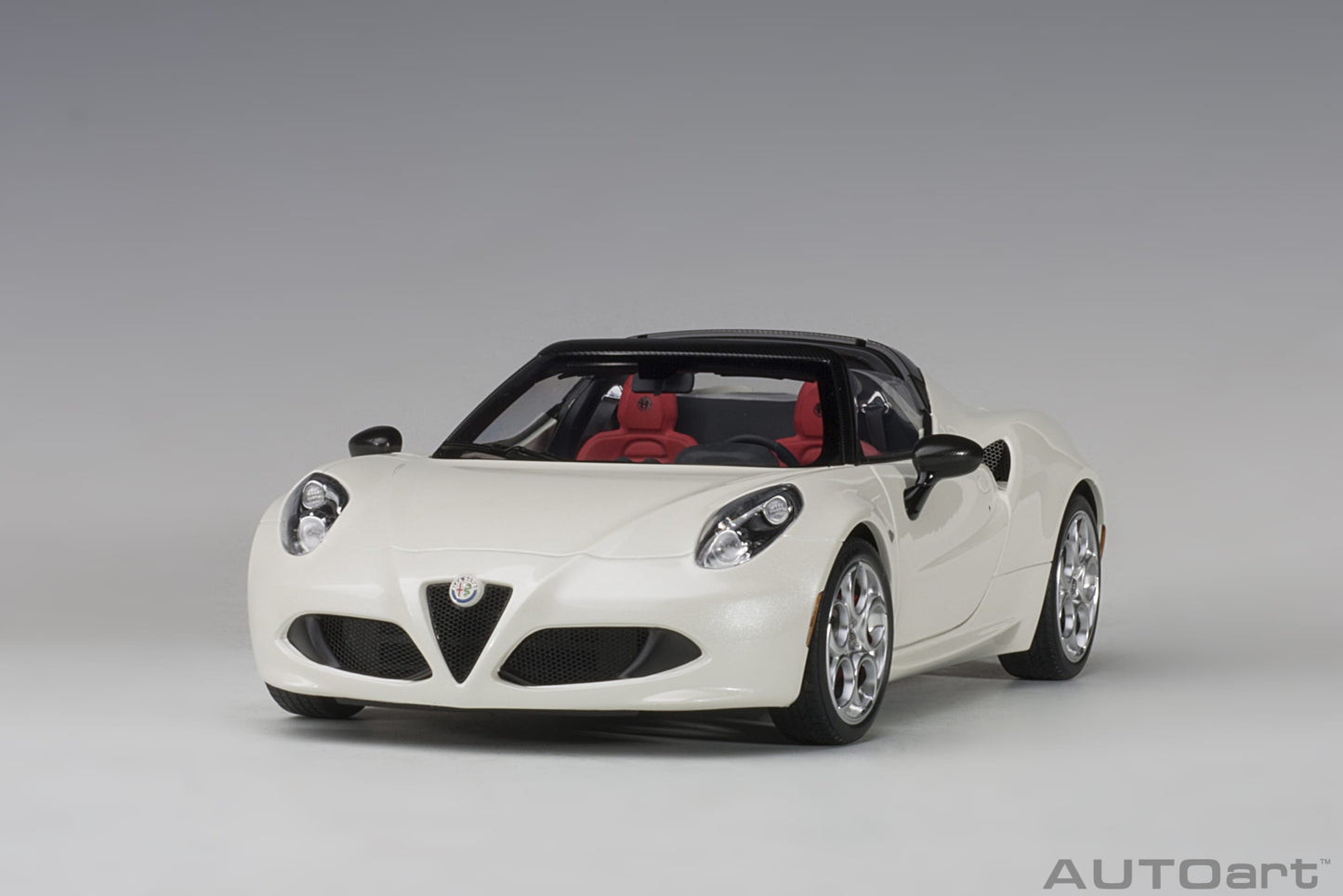 AUTOart 1:18 Alfa Romeo 4C Spider White 70141