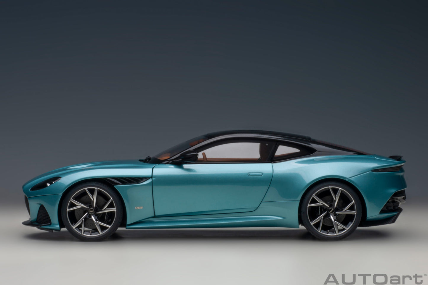 AUTOart 1:18 Aston Martin DBS Superleggera (Caribbean Pearl Blue) 70299