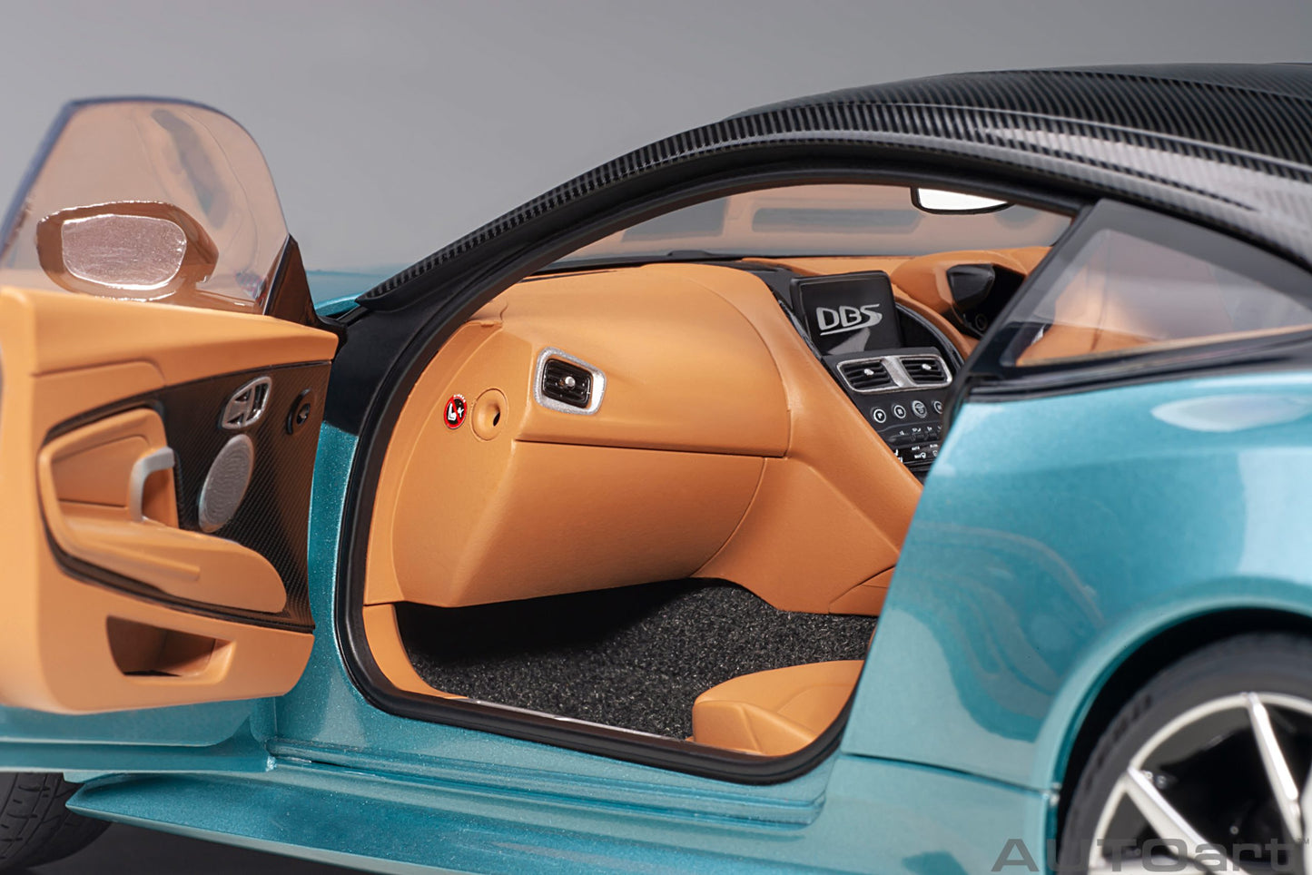 AUTOart 1:18 Aston Martin DBS Superleggera (Caribbean Pearl Blue) 70299