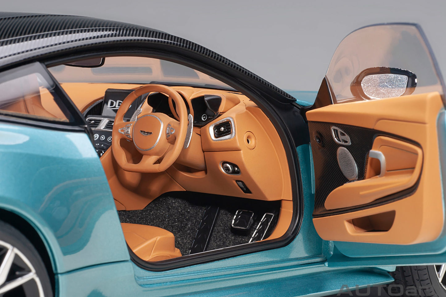 AUTOart 1:18 Aston Martin DBS Superleggera (Caribbean Pearl Blue) 70299