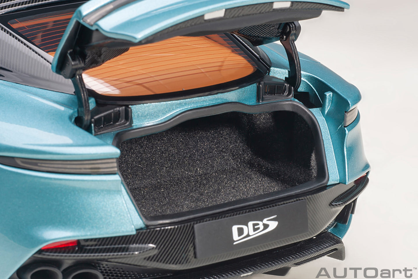AUTOart 1:18 Aston Martin DBS Superleggera (Caribbean Pearl Blue) 70299
