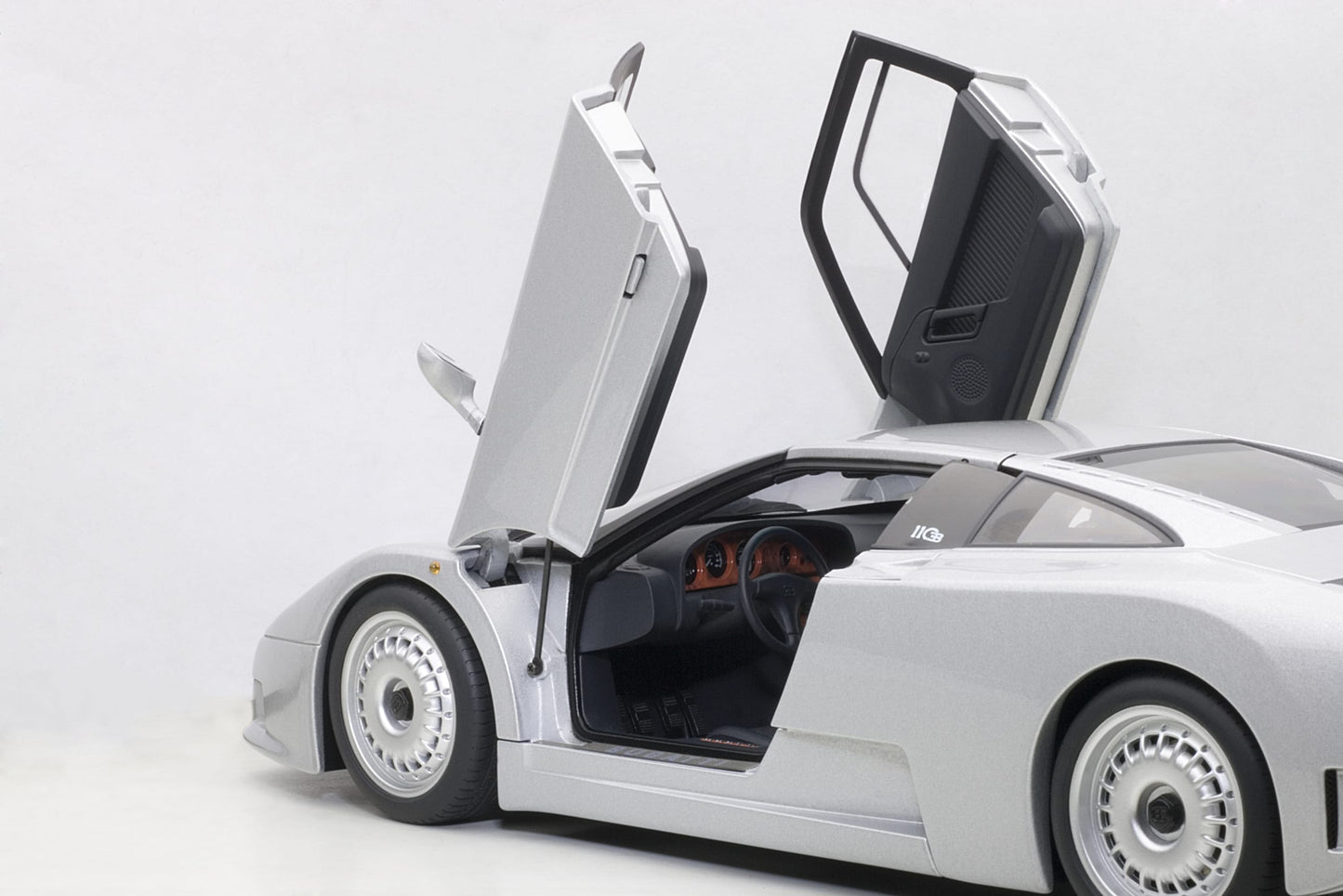 AUTOart 1:18 Bugatti EB110 GT (Grigio Metallizzato) 70979