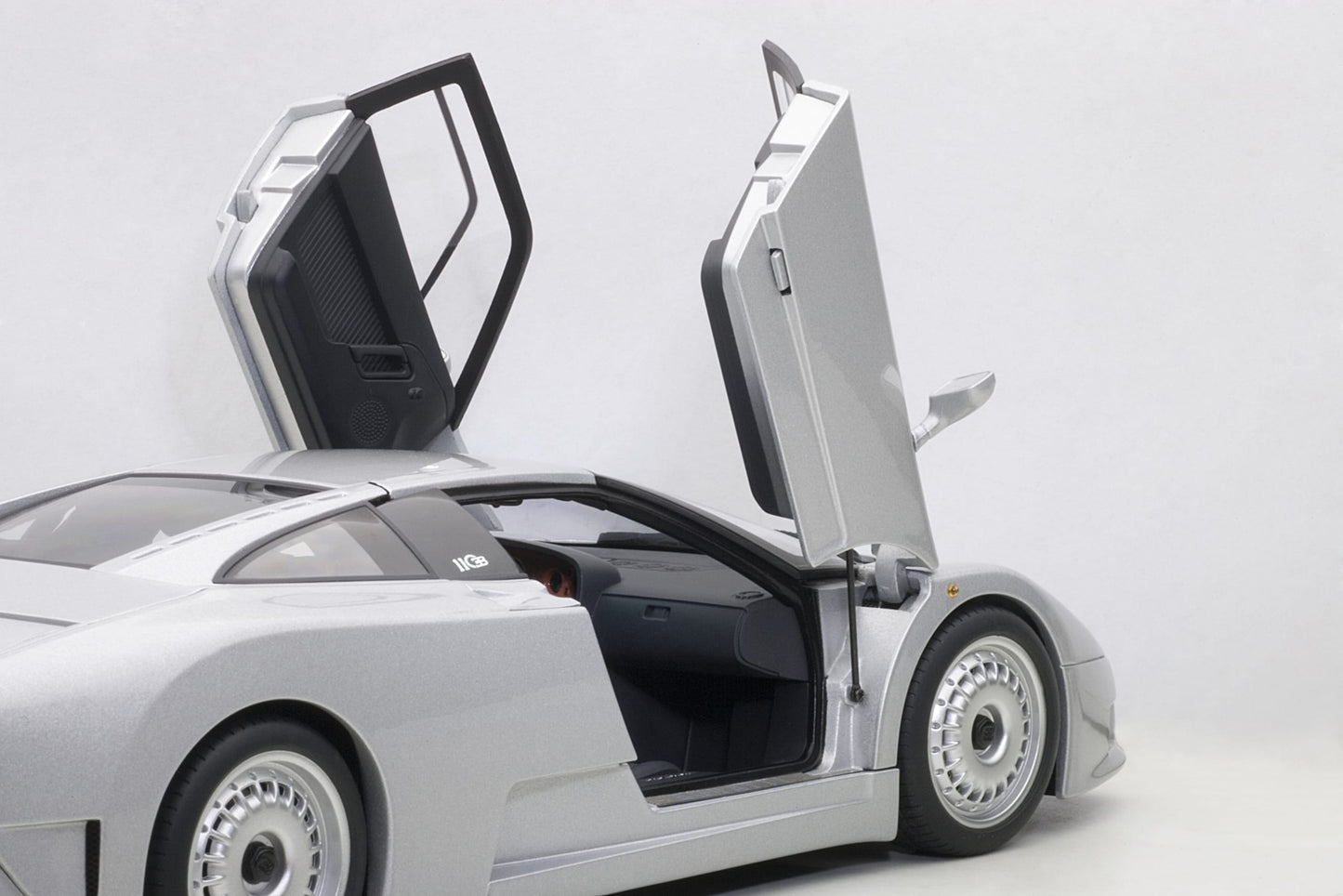 AUTOart 1:18 Bugatti EB110 GT (Grigio Metallizzato) 70979
