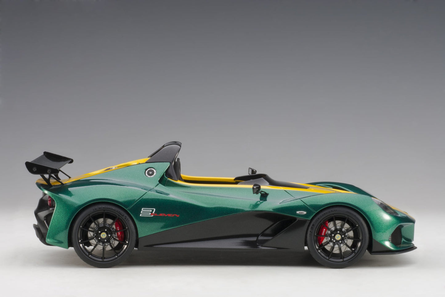 AUTOart 1:18 Lotus 3-Eleven (Green with Yellow stripes) 75392