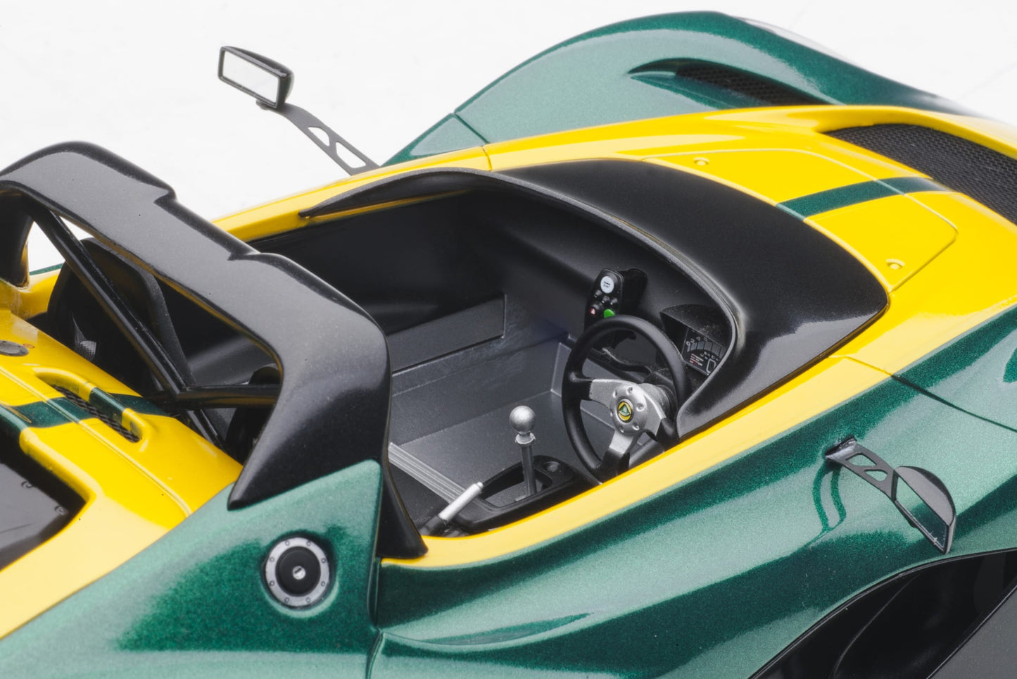 AUTOart 1:18 Lotus 3-Eleven (Green with Yellow stripes) 75392