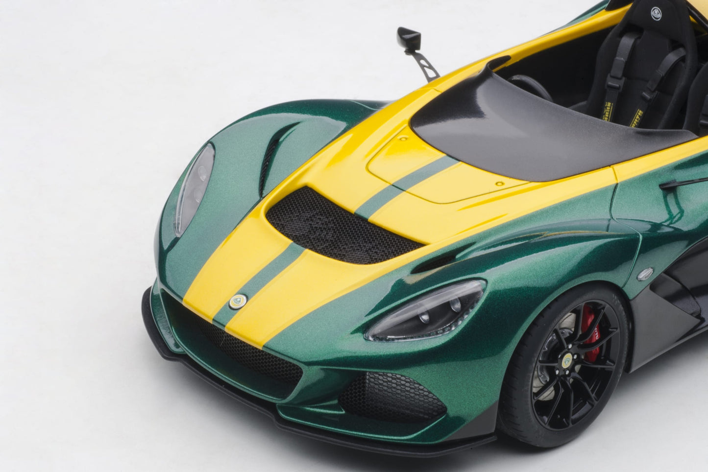 AUTOart 1:18 Lotus 3-Eleven (Green with Yellow stripes) 75392