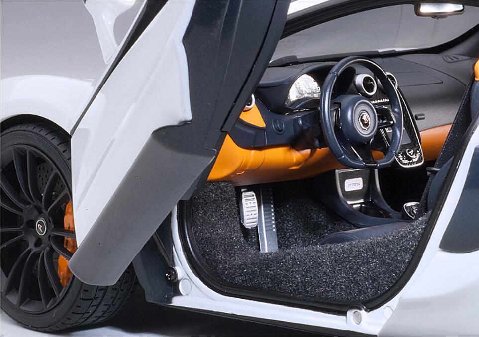 AUTOART 1/18 McLAREN 570S (WHITE/BLACK WHEELS) 76041