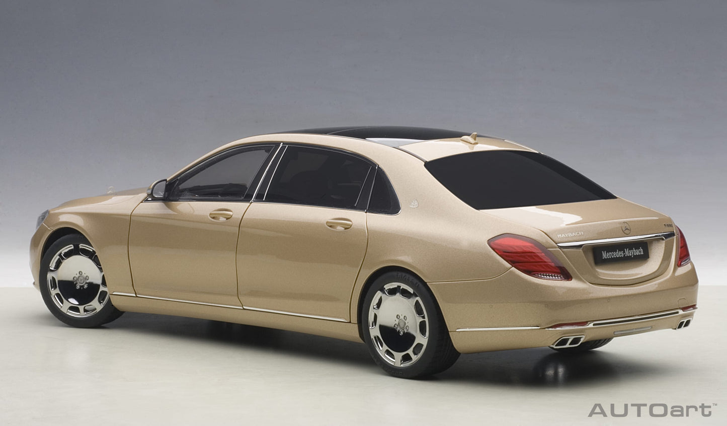 AUTOart 1:18 Mercedes-Maybach S-Klasse S600 (SWB) (Champagne Gold) 76294