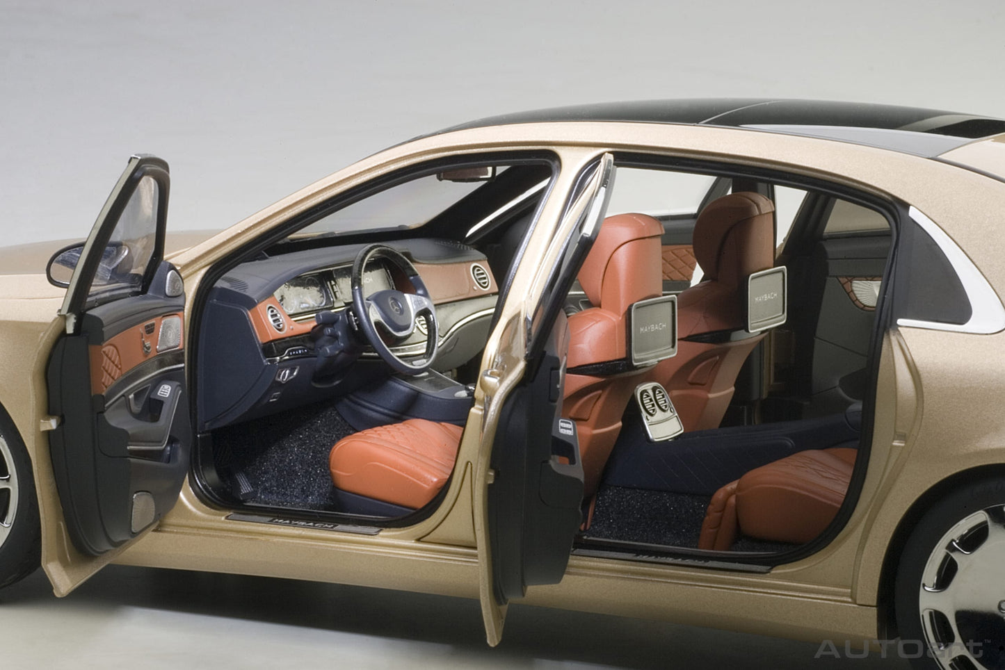 AUTOart 1:18 Mercedes-Maybach S-Klasse S600 (SWB) (Champagne Gold) 76294