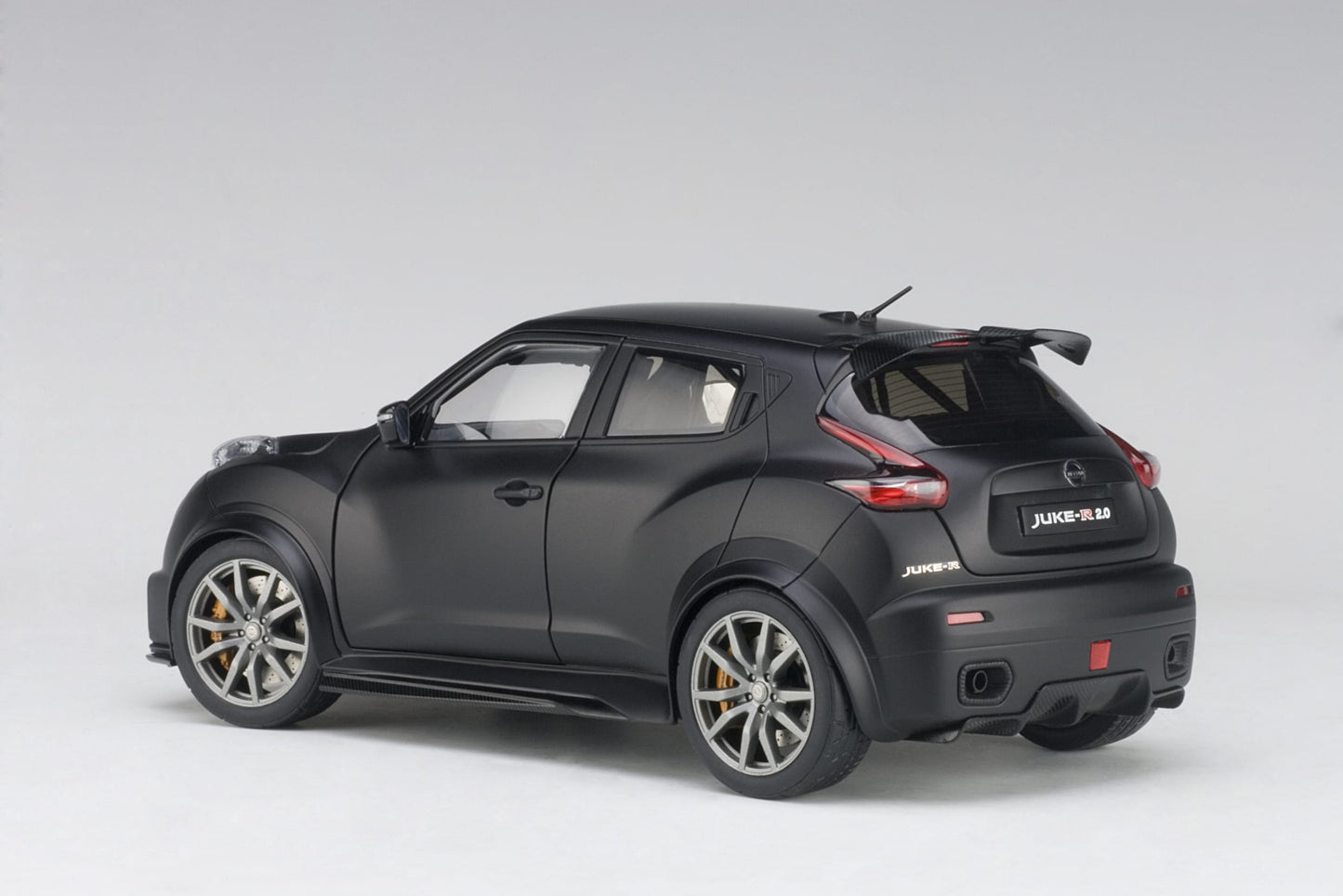 AUTOart 1:18 Nissan Juke-R 2.0 (Matt Black) 77458