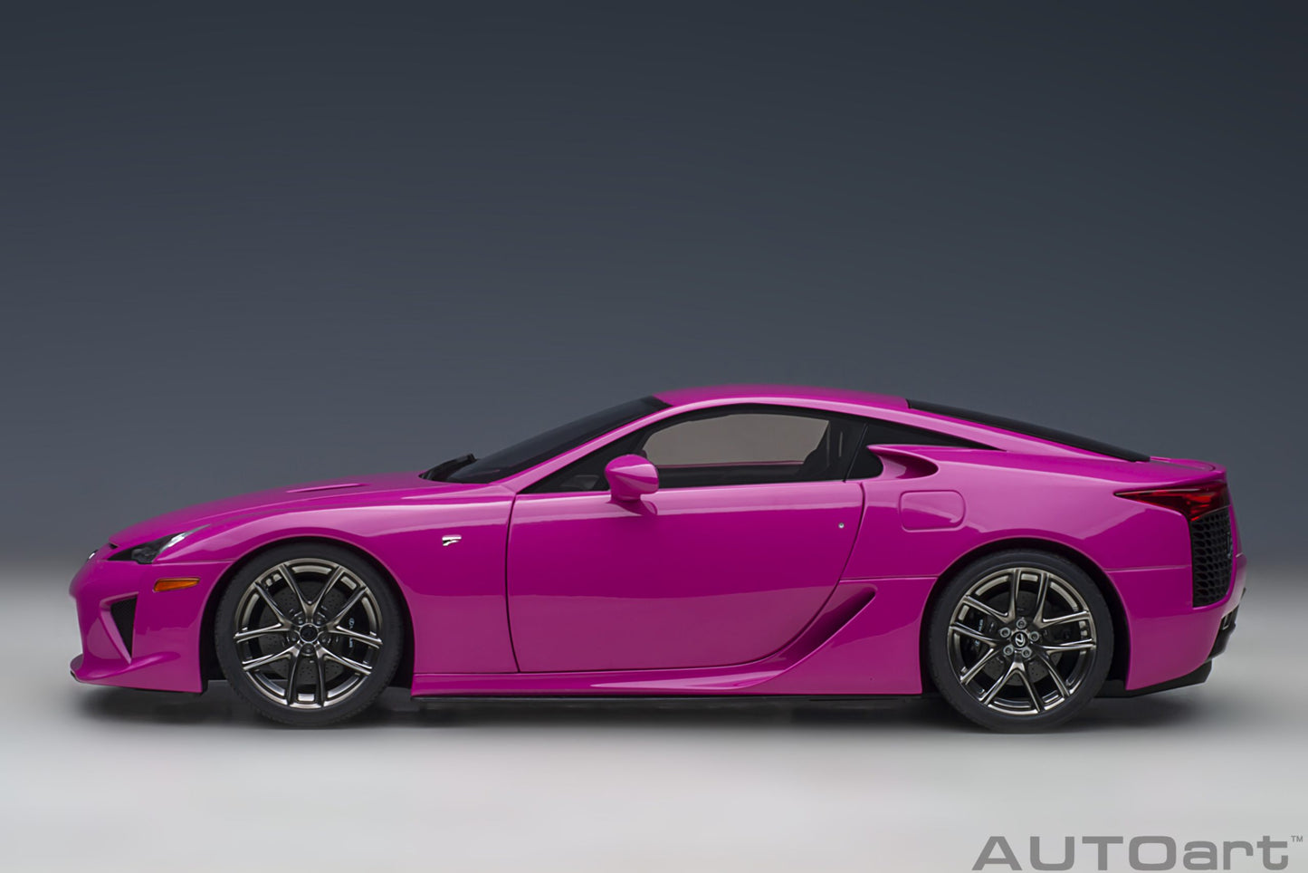 AUTOart 1:18 Lexus LFA (Passionate Pink) 78859