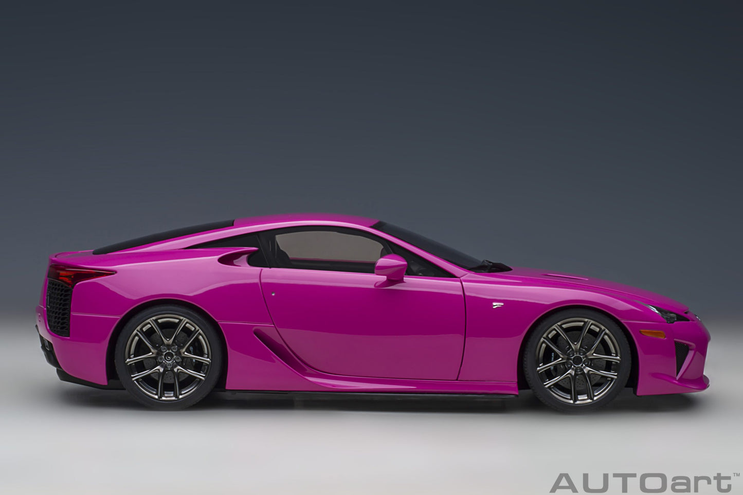 AUTOart 1:18 Lexus LFA (Passionate Pink) 78859