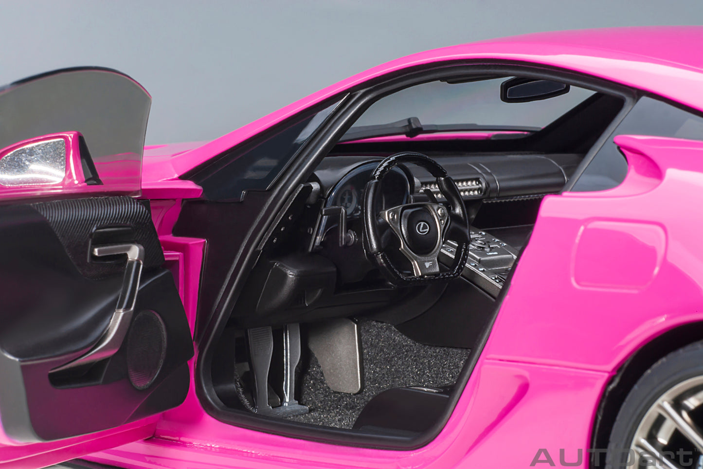 AUTOart 1:18 Lexus LFA (Passionate Pink) 78859